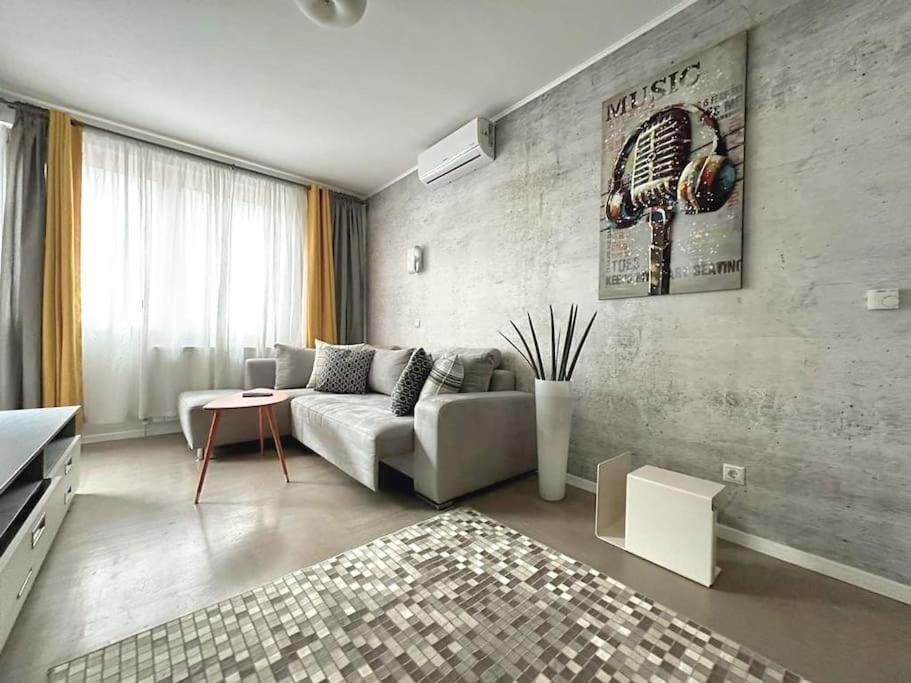 Urban Oasis: Stylish Retreat Apartment Zagreb Exterior foto