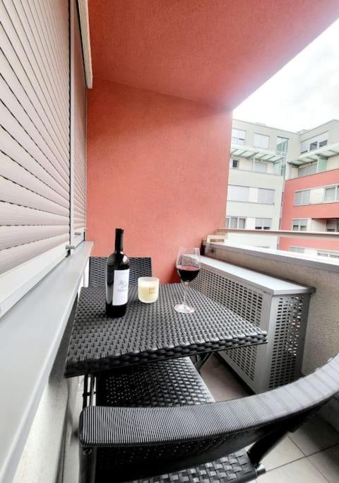Urban Oasis: Stylish Retreat Apartment Zagreb Exterior foto